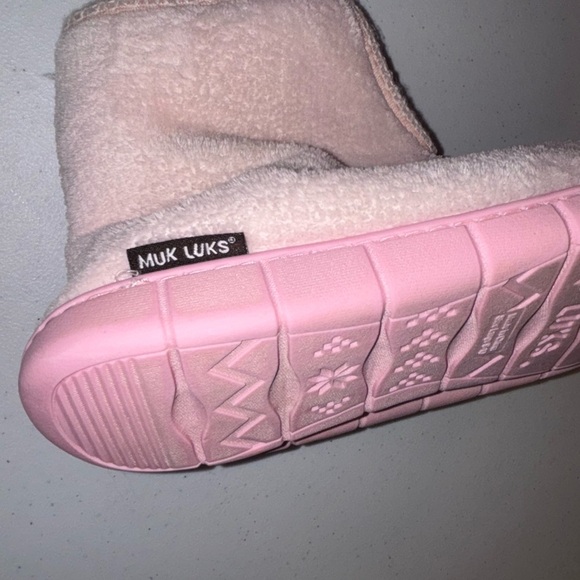 Muk Luks Pink Women's Slippers - Picture 9 of 9
